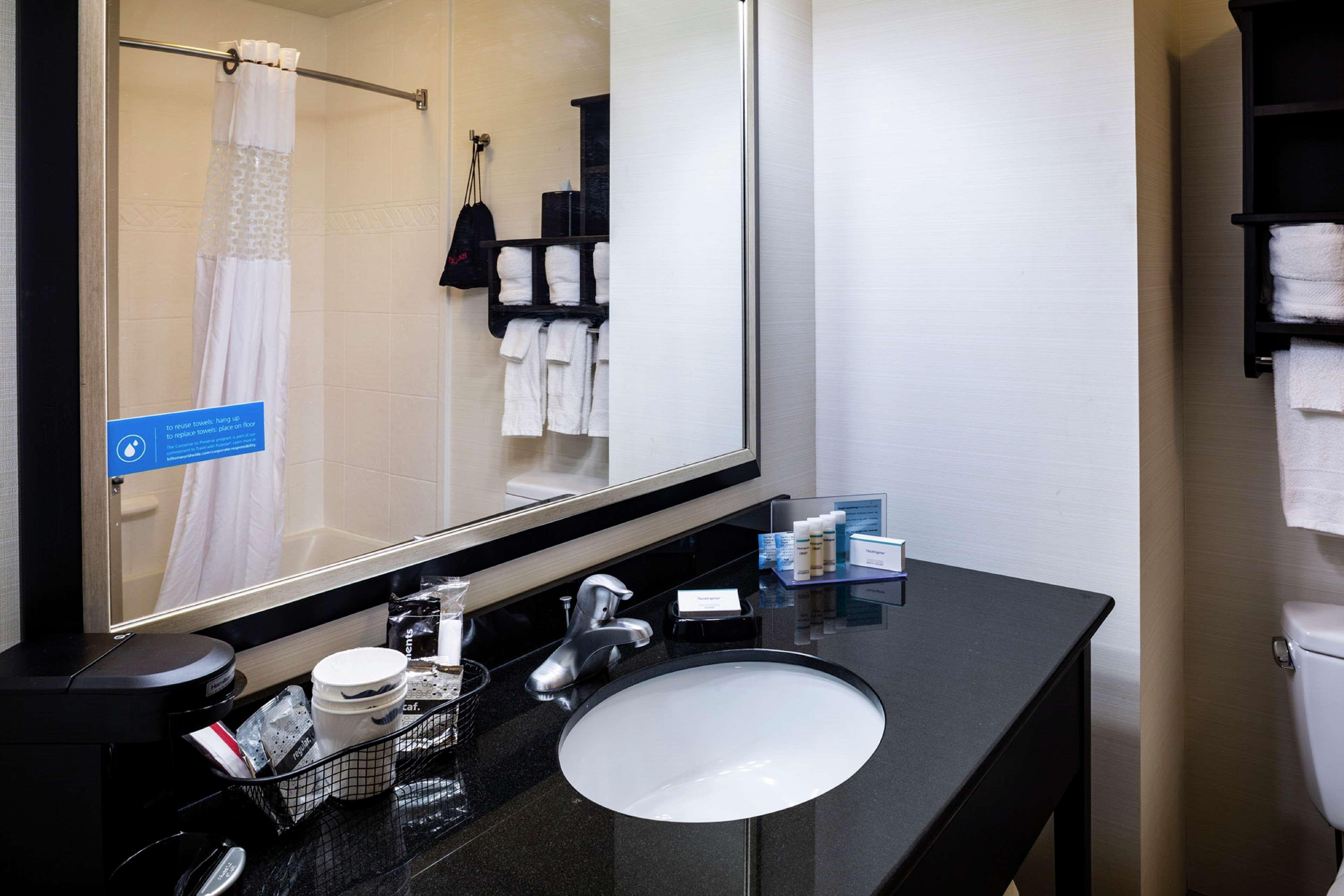 Hampton Inn Limerick Екстер'єр фото