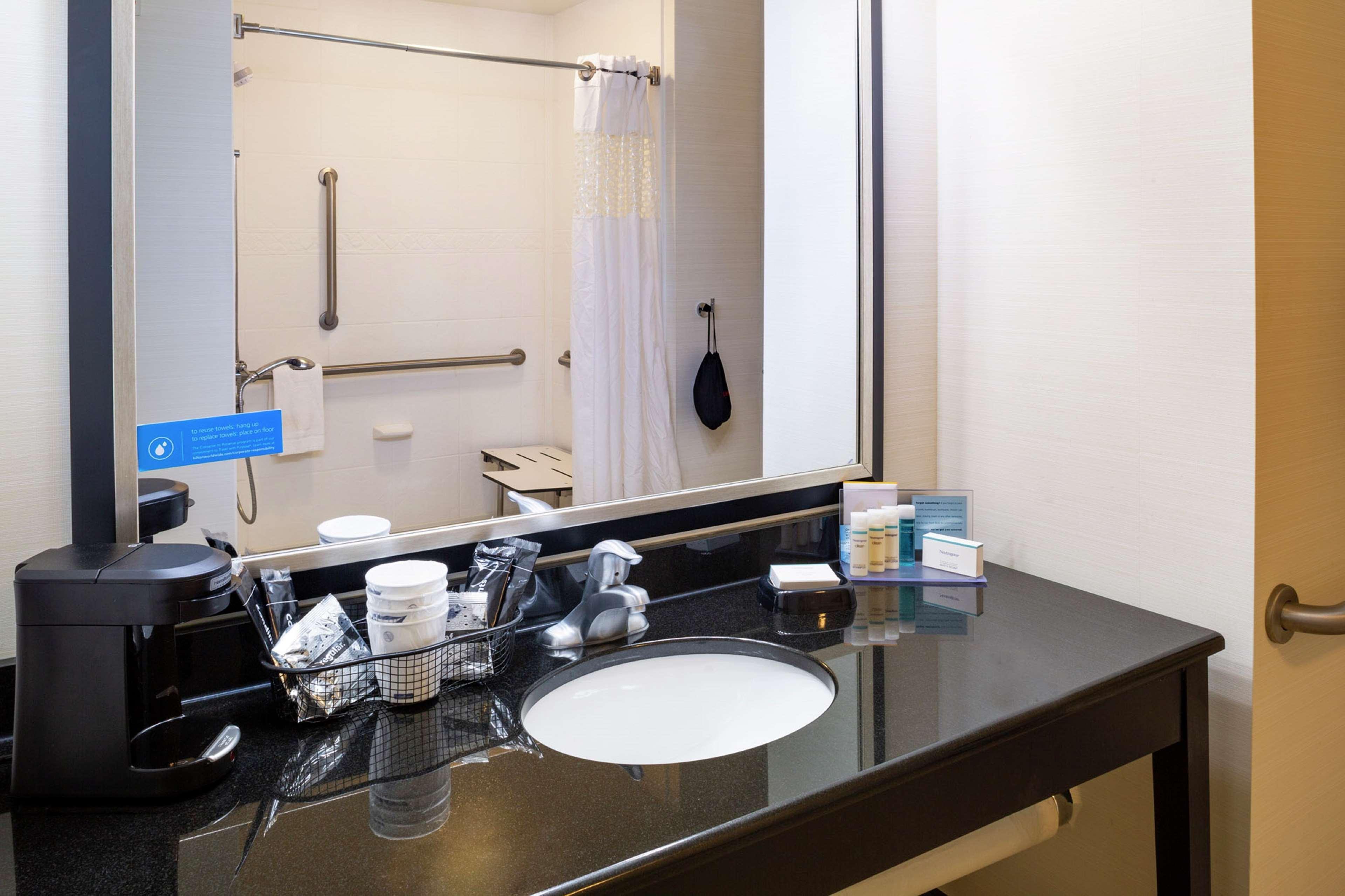 Hampton Inn Limerick Екстер'єр фото