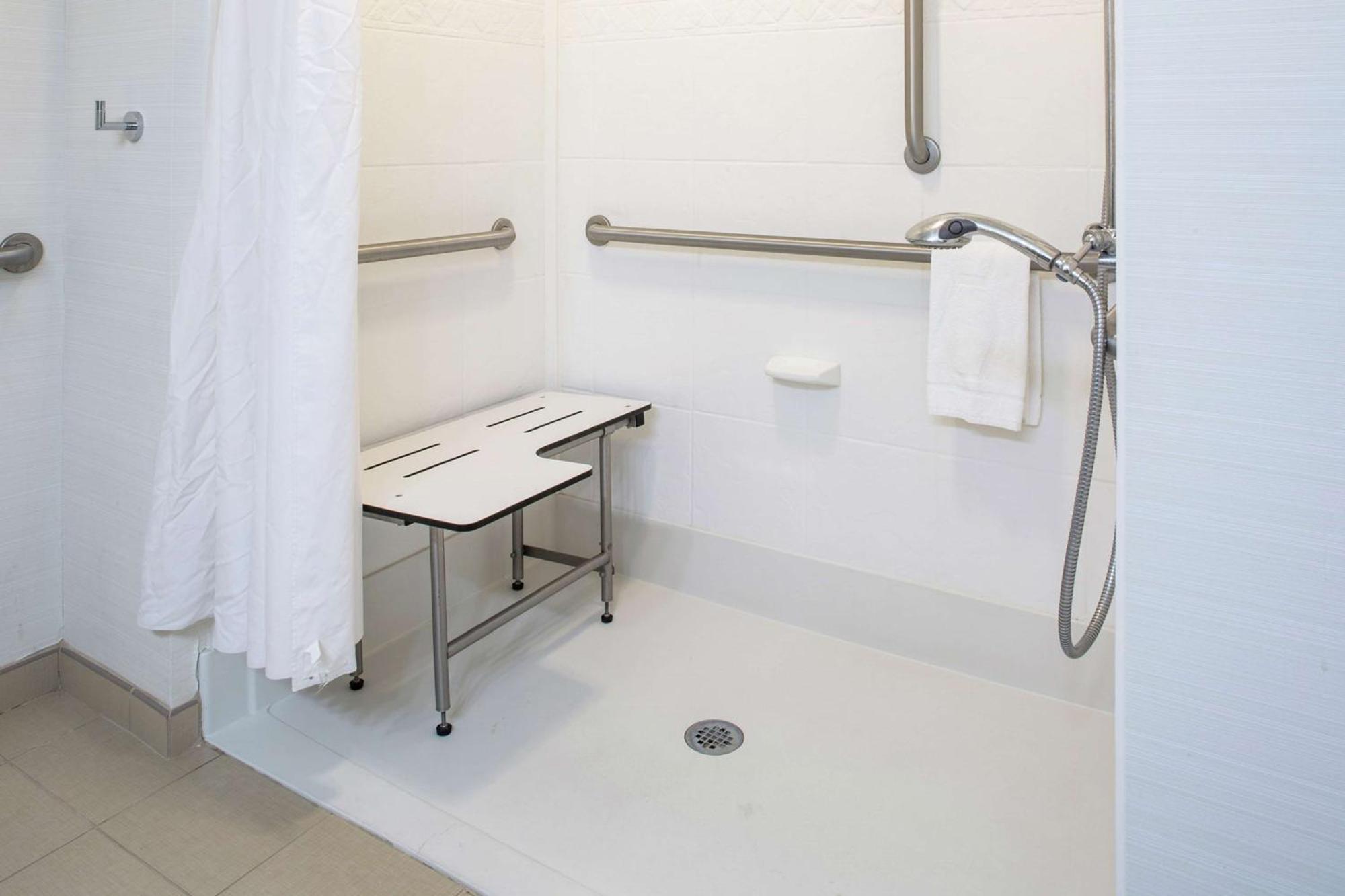 Hampton Inn Limerick Екстер'єр фото
