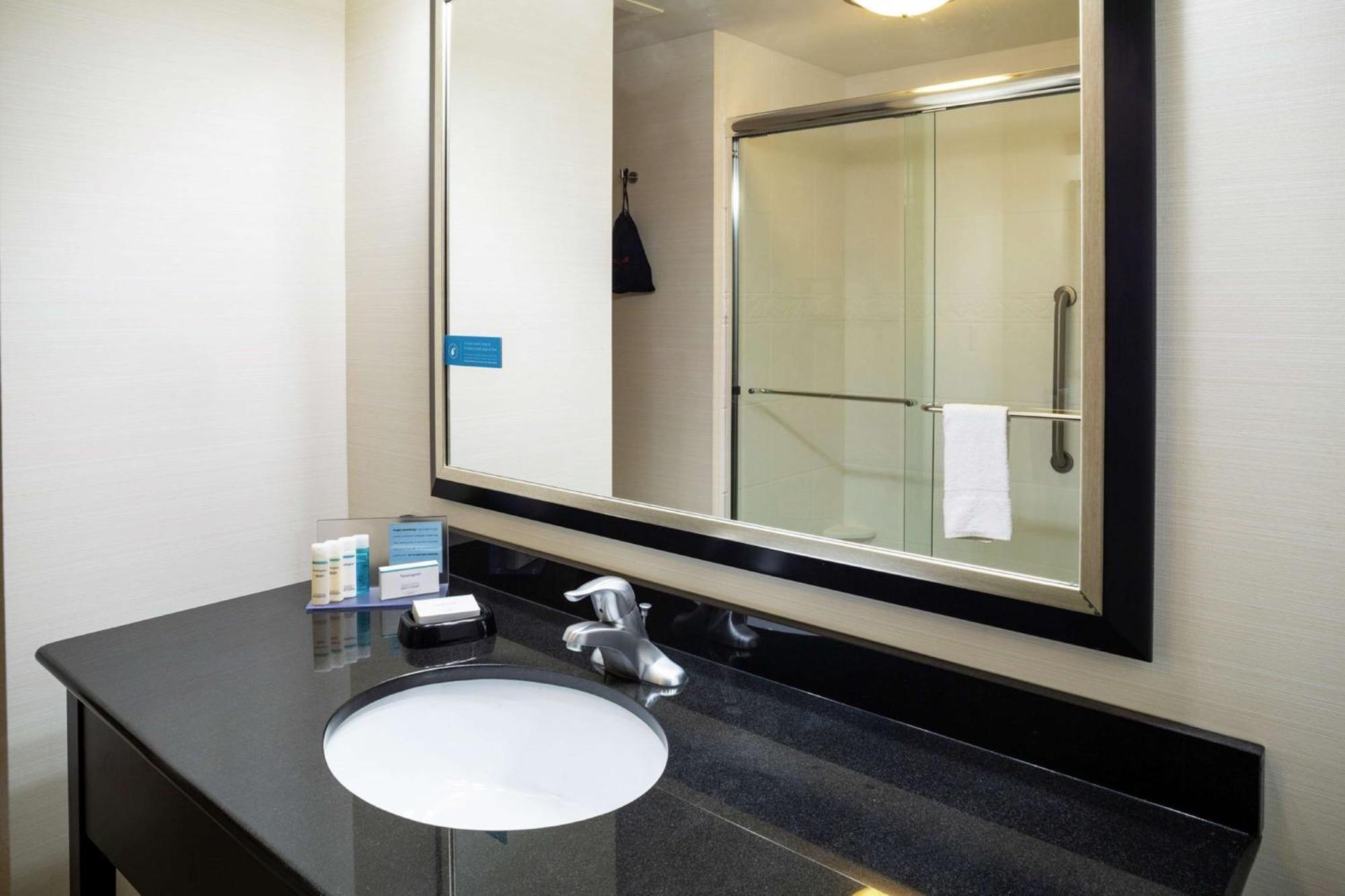 Hampton Inn Limerick Екстер'єр фото