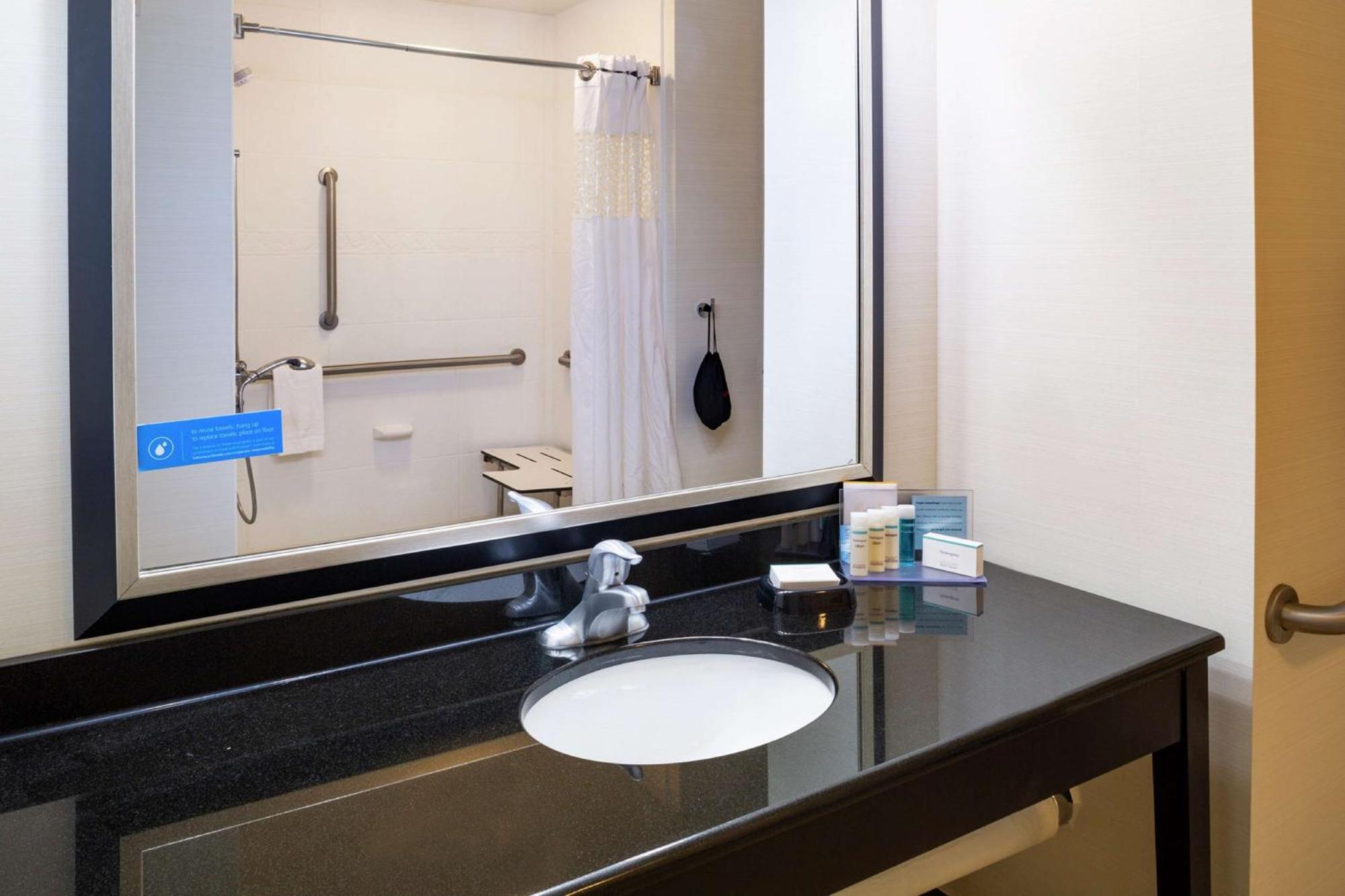 Hampton Inn Limerick Екстер'єр фото